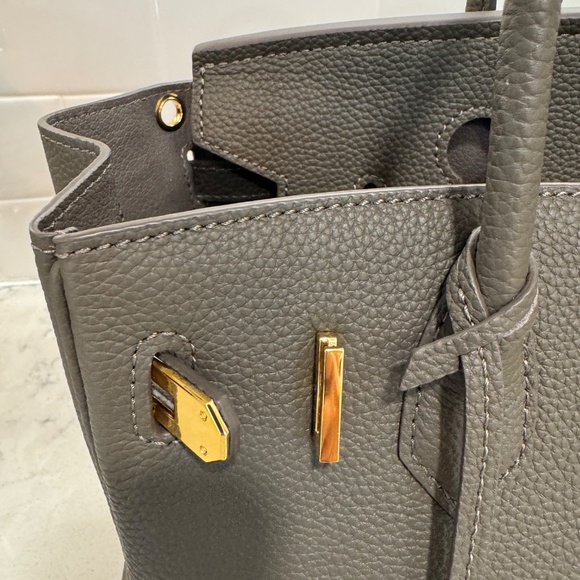 Mille Gabrielle 30cm Gray bag plus charm - Picture 13 of 16